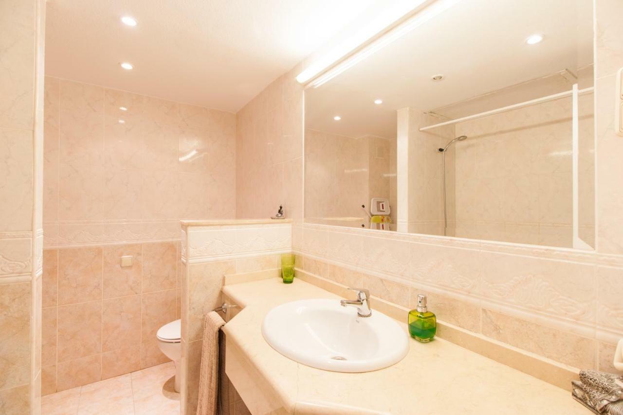 Hotel Apartamento Pyr Fuengirola Private Sunny Pool Side Luaran gambar